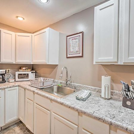Lovely 3- Bedroom Apartment With Street Parking. غوشين المظهر الخارجي الصورة