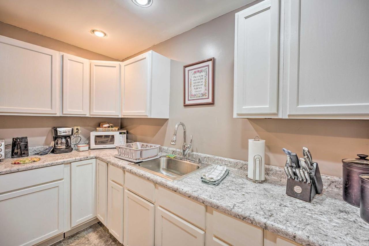Lovely 3- Bedroom Apartment With Street Parking. غوشين المظهر الخارجي الصورة