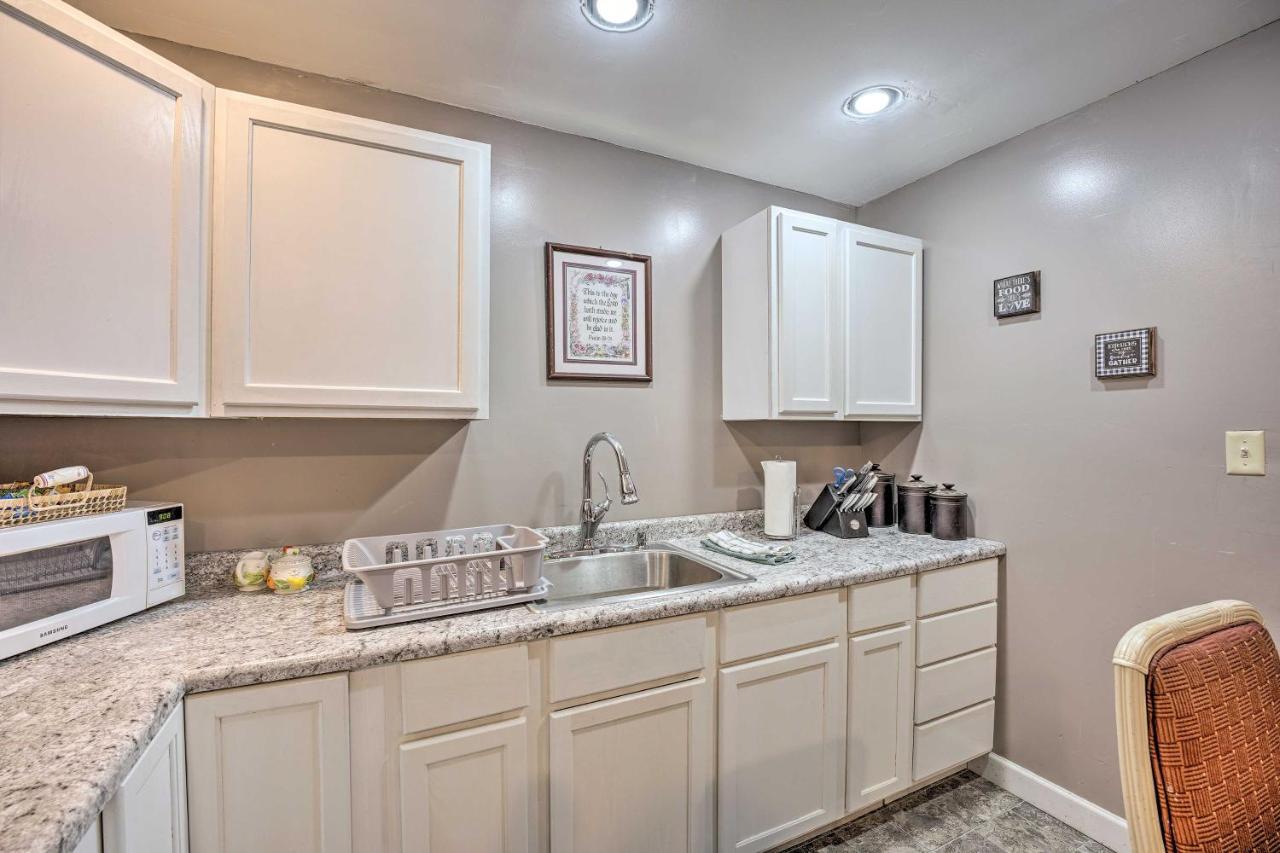 Lovely 3- Bedroom Apartment With Street Parking. غوشين المظهر الخارجي الصورة