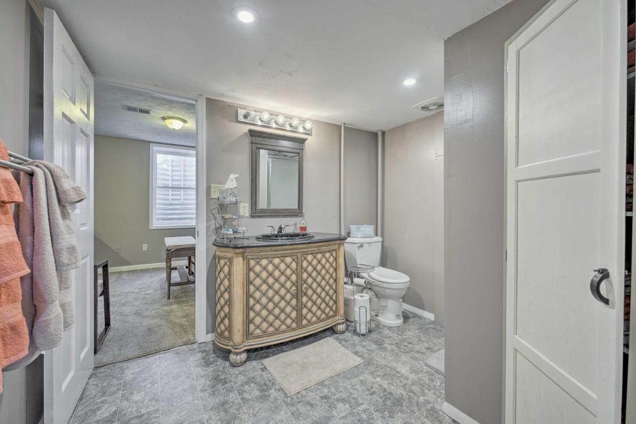 Lovely 3- Bedroom Apartment With Street Parking. غوشين المظهر الخارجي الصورة