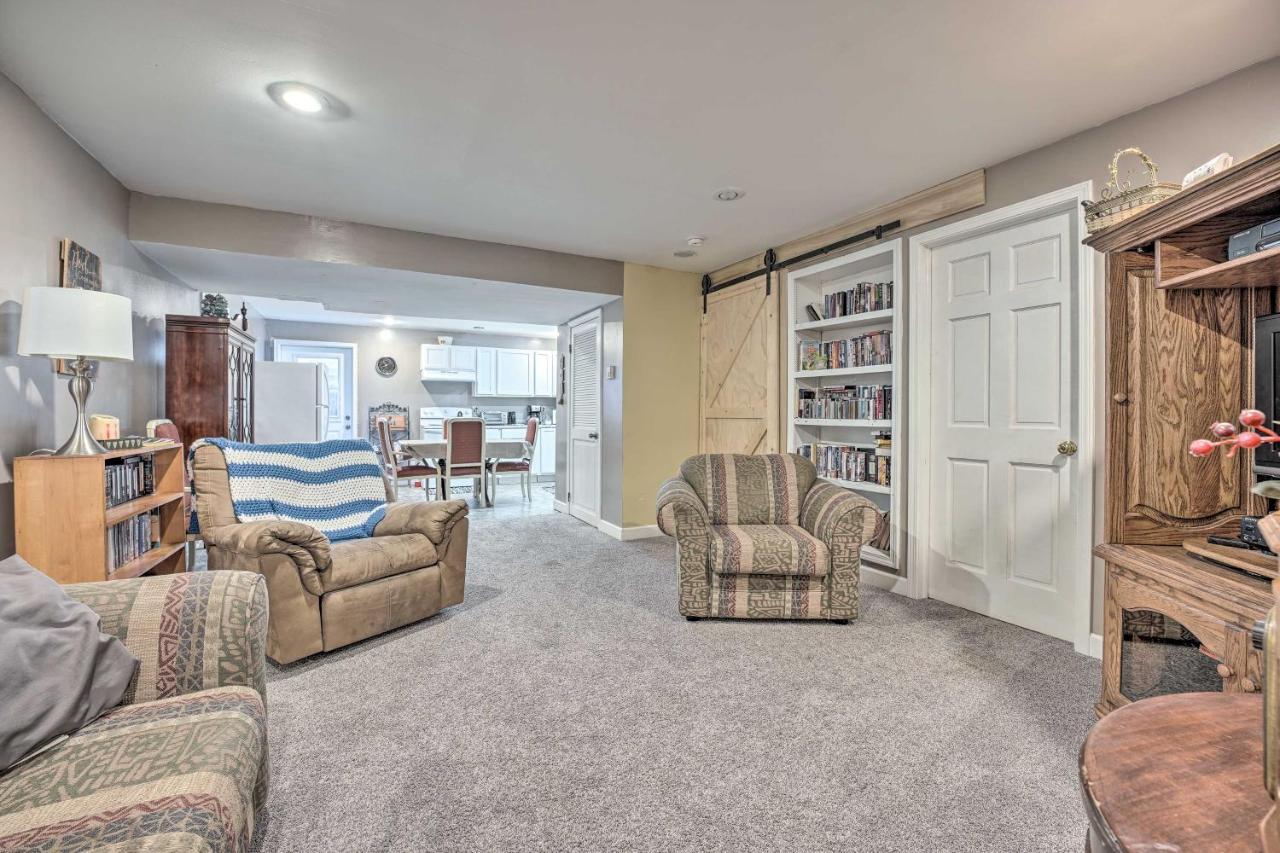 Lovely 3- Bedroom Apartment With Street Parking. غوشين المظهر الخارجي الصورة